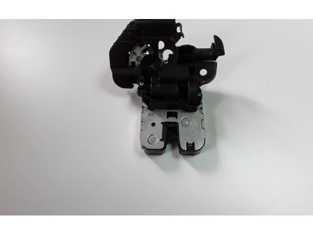 Замок багажника 8R0827505A    Skoda Fabia Mk3 (NJ) 2015 - 2021 года