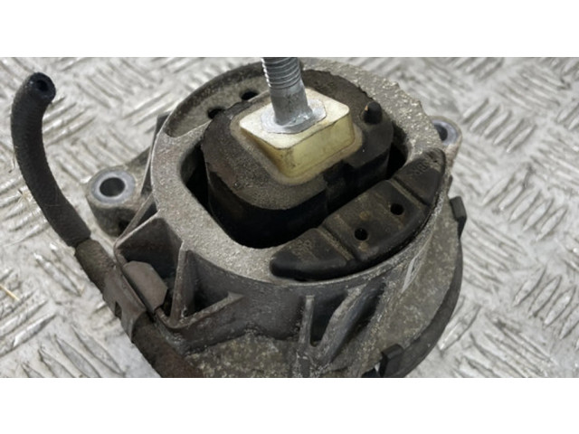 Подушка двигателя