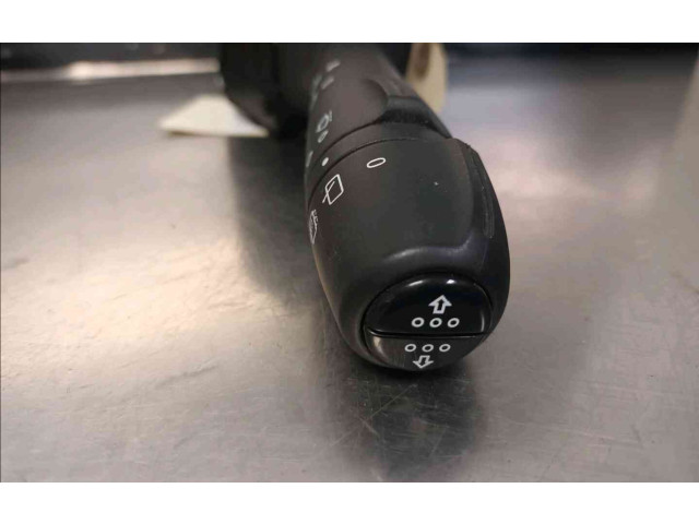 Переключатель дворников 8201168013   Renault Clio IV