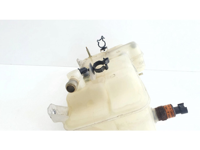 Расширительный бачок охлаждающей жидкости    