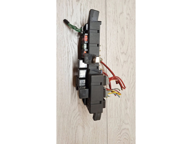 Блок предохранителей 30728008, 518829106 Volvo S60