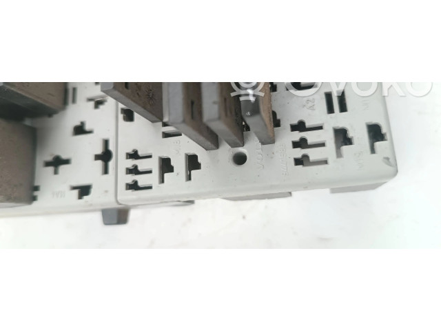 Блок предохранителей 9441587, 0861776 Volvo S60