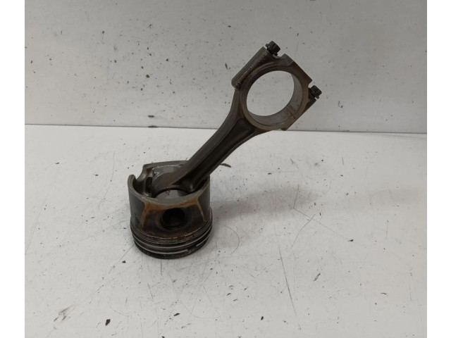  Поршень с шатуном    Volkswagen PASSAT  