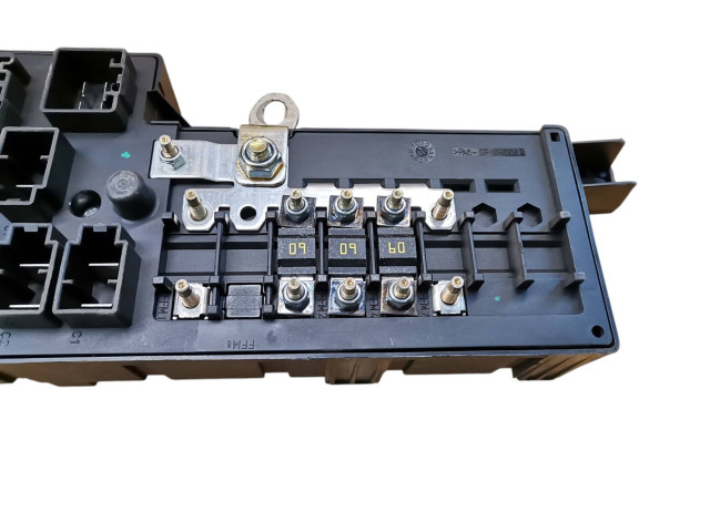 Блок предохранителей 8637841, 518717004 Volvo S60