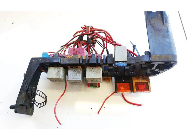 Блок предохранителей 8d1937545 Skoda Superb B5 (3U)