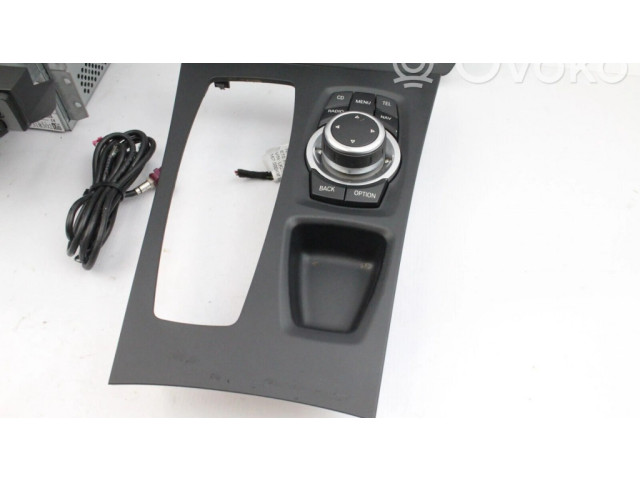 Радио/ проигрыватель CD/DVD / навигация