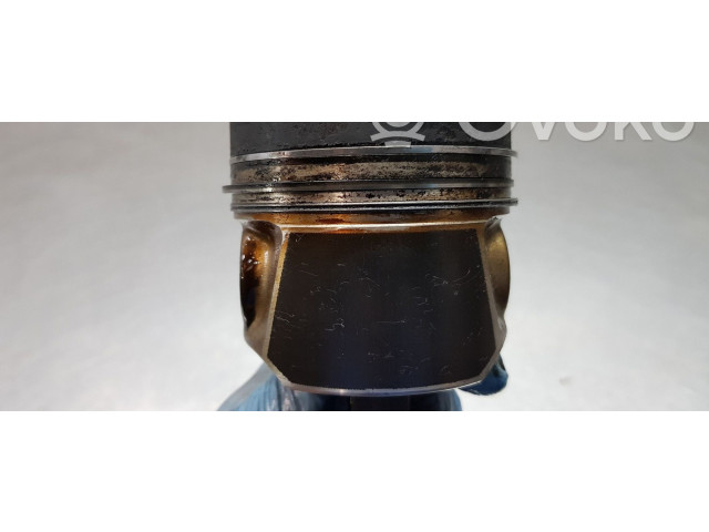 Поршень DDY 04L107065AM001, 03L105401A Skoda Octavia Mk3 (5E)