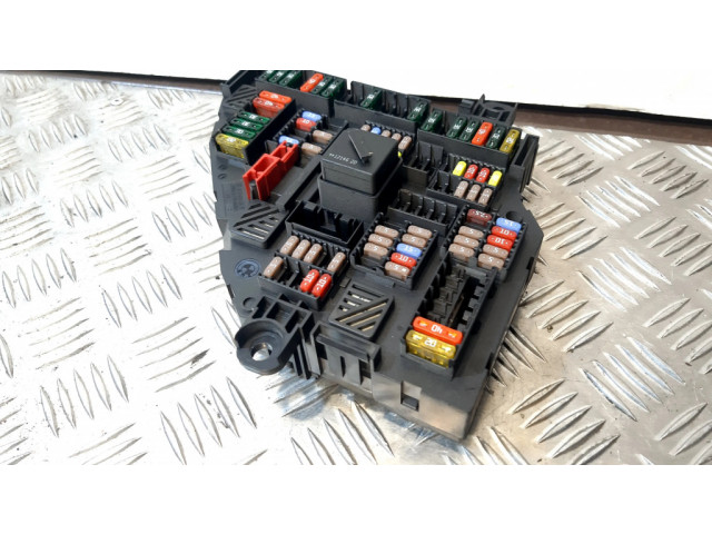 Pojistková skříňka 925281201 BMW 7 F01 F02 F03 F04 2012