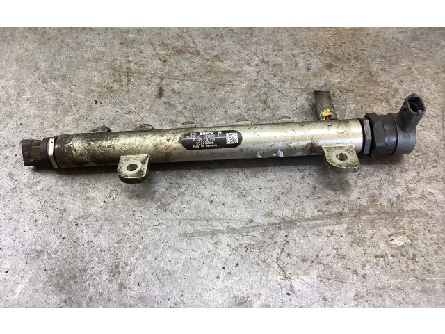 Vstřikovací lišta 55200266, 022931L2 Opel Zafira B