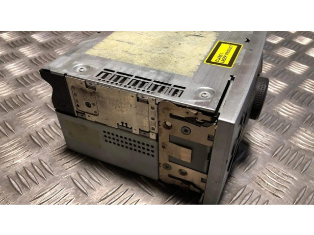 Радио/ проигрыватель CD/DVD / навигация