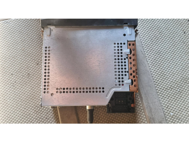 Радио/ проигрыватель CD/DVD / навигация