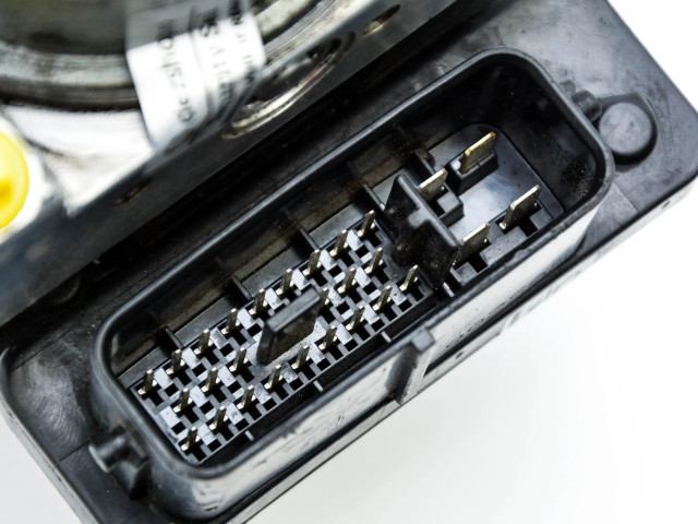 Jednotka ABS LC70437AZ Mazda MPV II LW 1999