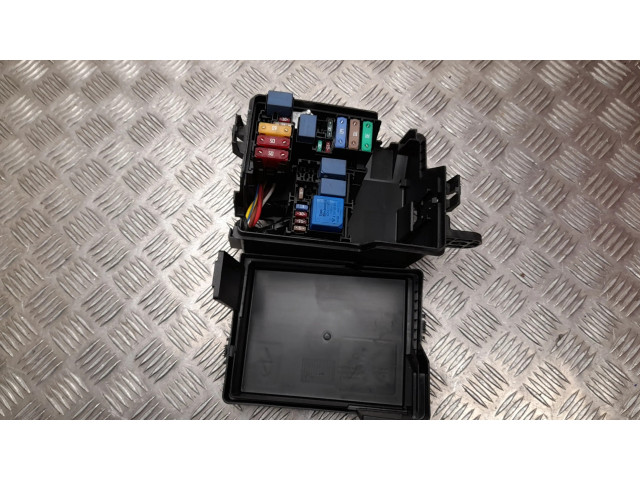 Блок предохранителей 243127363R Dacia Spring