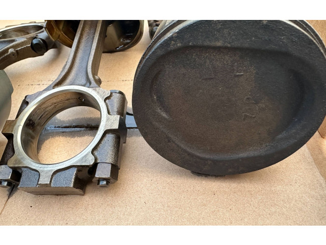 Píst MD152563, MD119671   Mitsubishi Pajero     