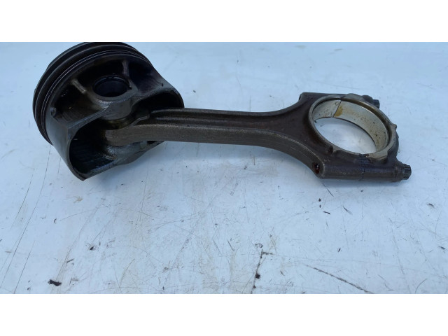 Поршень с шатуном Volvo V40 для бензинового двигателя 1.5