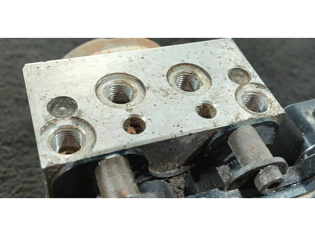 Блок АБС 2059247, 2626D Mazda 323 F 1999-2003 года