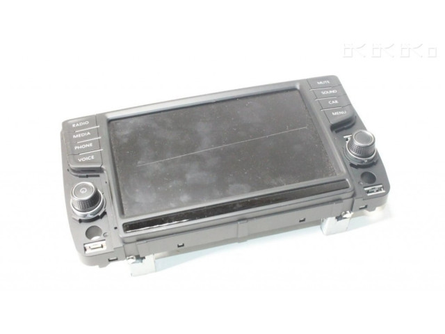 Радио/ проигрыватель CD/DVD / навигация