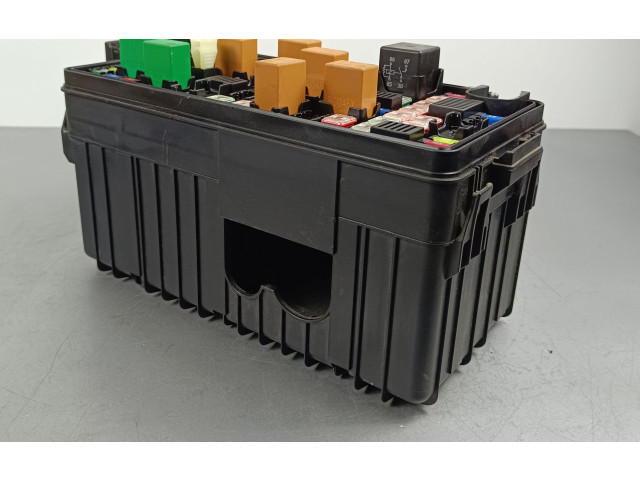 Блок предохранителей  8238036210   SsangYong Rexton    