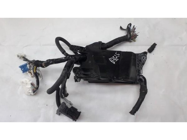 Блок предохранителей  8266253070, 82662-53070   Lexus IS 220D-250-350    