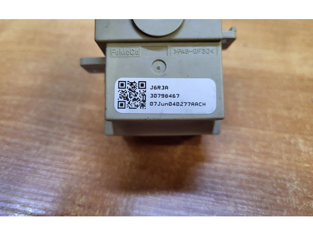 Ручка стеклоочистителей 30798467, J6R3A Volvo V70