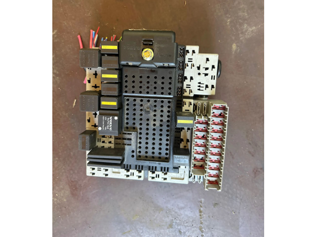 Блок предохранителей 8688153, 2W074 Volvo V70