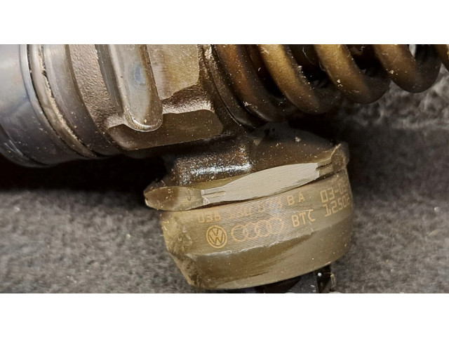 Vstřikovač 038130073B Skoda Octavia Mk1 (1U)