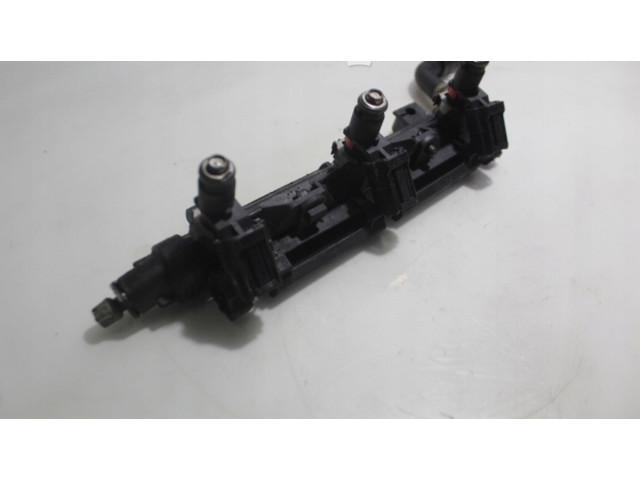 Топливная рампа Skoda Fabia Mk2 (5J)