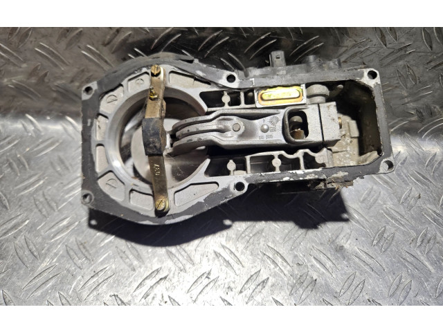 Vstřikovací lišta 0438121076, 051133353 Volkswagen PASSAT B3