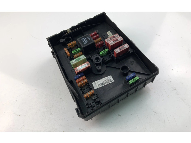 Блок предохранителей 1K0937125C Skoda Octavia Mk2 (1Z)