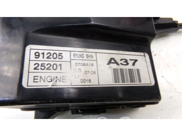 Блок предохранителей  91205-25201   Hyundai Getz    