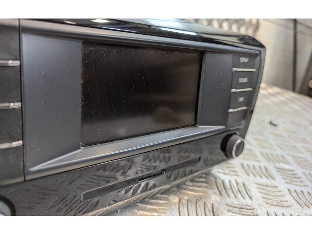 Радио/ проигрыватель CD/DVD / навигация    3V0035869B   Skoda Superb B8 (3V)