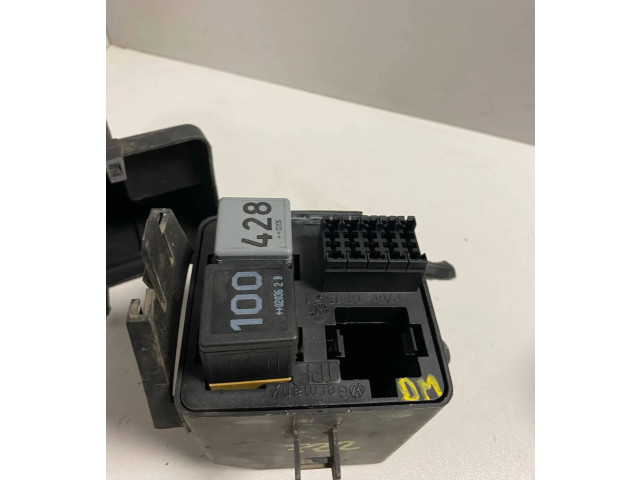 Блок предохранителей  1J0941391C   Audi A3 S3 8L    