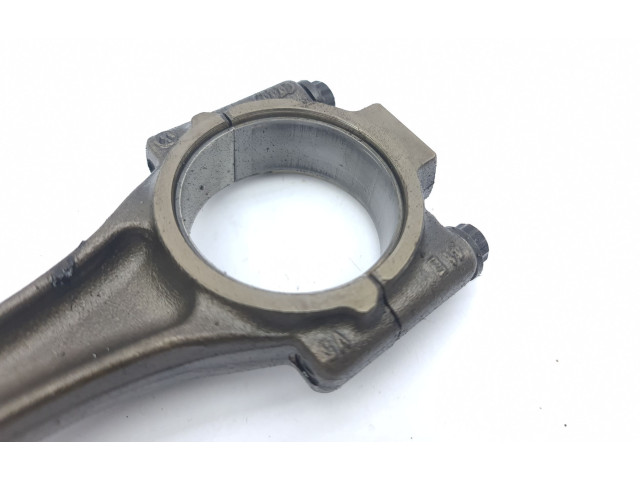  Поршень с шатуном    Volkswagen PASSAT B6  