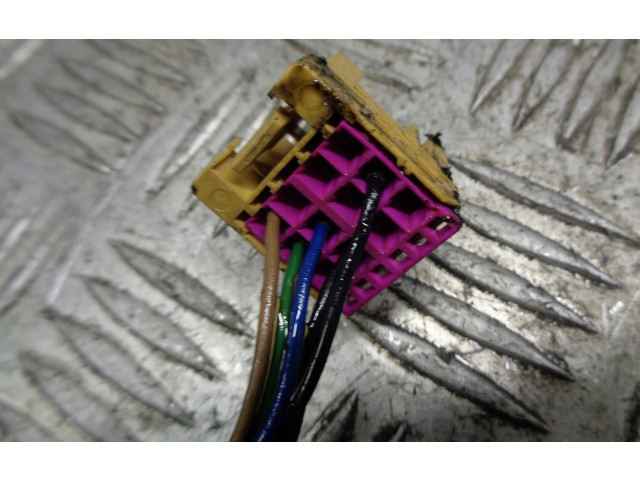 Зеркало электрическое        Skoda Fabia Mk1 (6Y)  1999 - 2007 года   