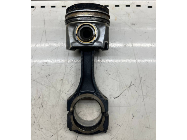 Поршень с шатуном 65100 Mercedes-Benz A W176