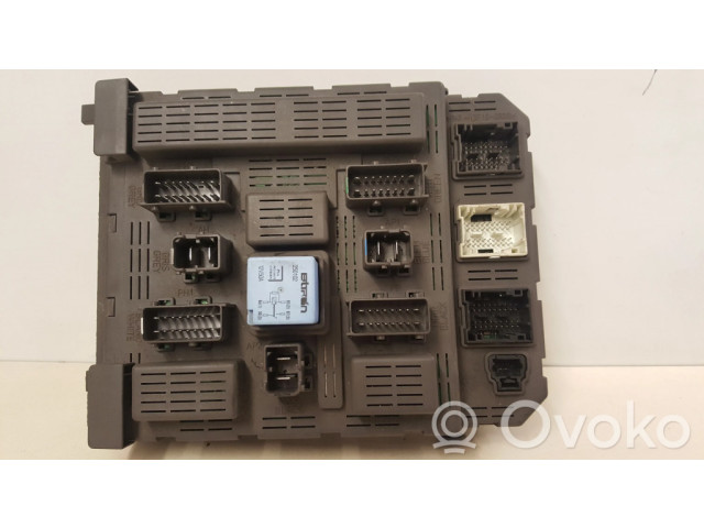 Блок предохранителей 9643577180, 23120039550 Peugeot 607