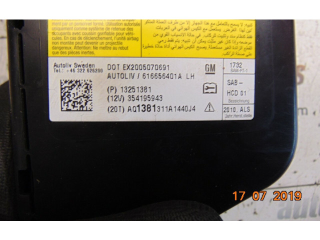 Блок предохранителей 13251381 Vauxhall Astra J