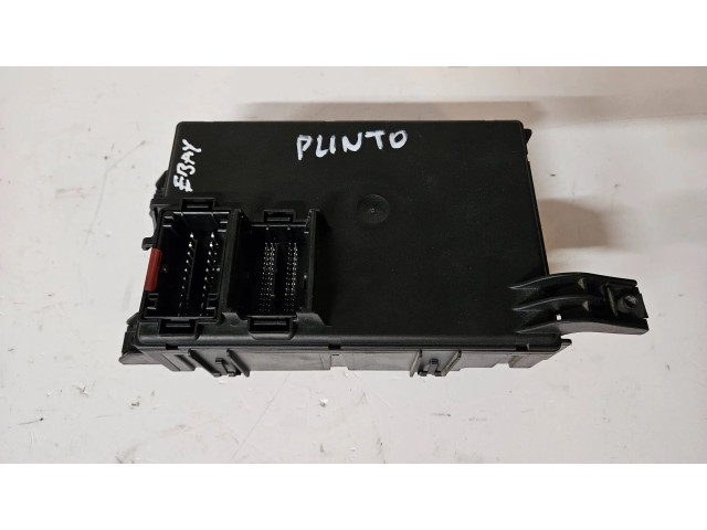 Блок предохранителей 00517817580, 28050016 Fiat Grande Punto