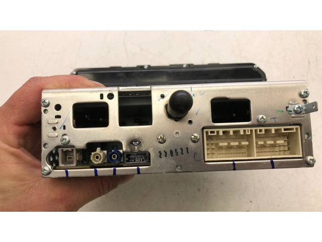 Радио/ проигрыватель CD/DVD / навигация