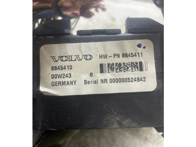 Блок предохранителей  8645410, 8645411   Volvo V70    