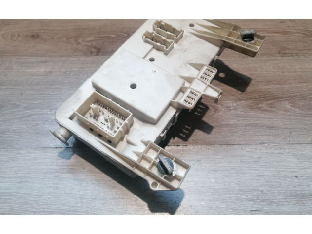 Pojistková skříňka 30728906 Volvo S40 2006