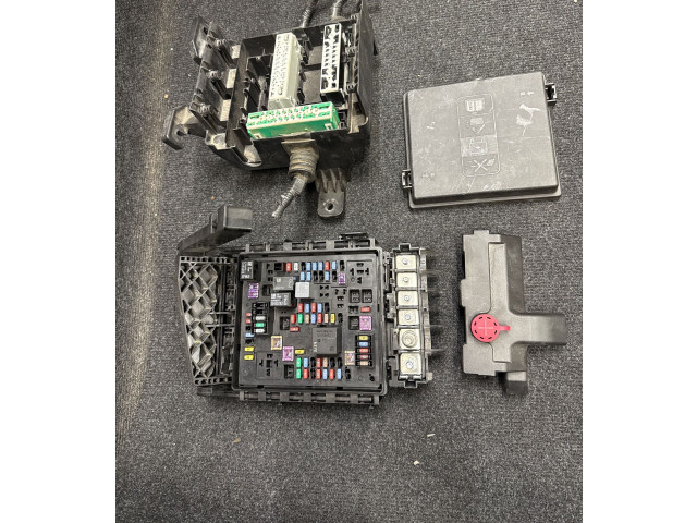 Pojistková skříňka 84044723, 7154093730 Chevrolet Camaro 2017