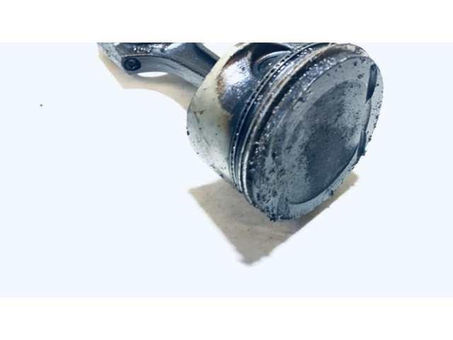 Píst Opel Tigra A pro benzínový motor 1.6