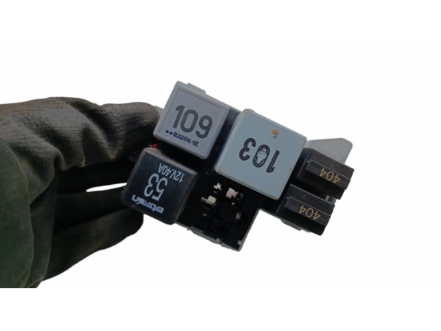   Pojistková skříňka 7L0937503   Volkswagen Touareg  2004