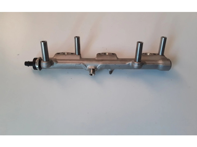 Топливная рампа 14018510 Mini Cooper Countryman F60 для двигателя B38A15A