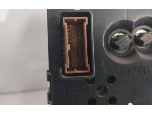 Přístrojová deska Nissan Almera Tino 2001 BU064