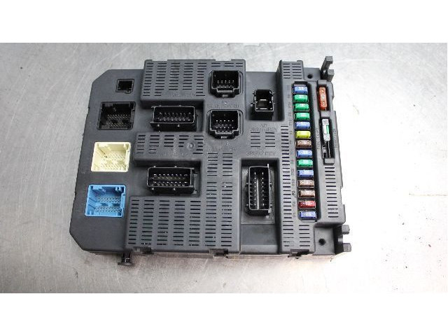 Блок предохранителей 9663798480 Citroen C4 I