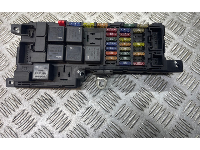 Блок предохранителей 8678449, 518826011 Volvo S60