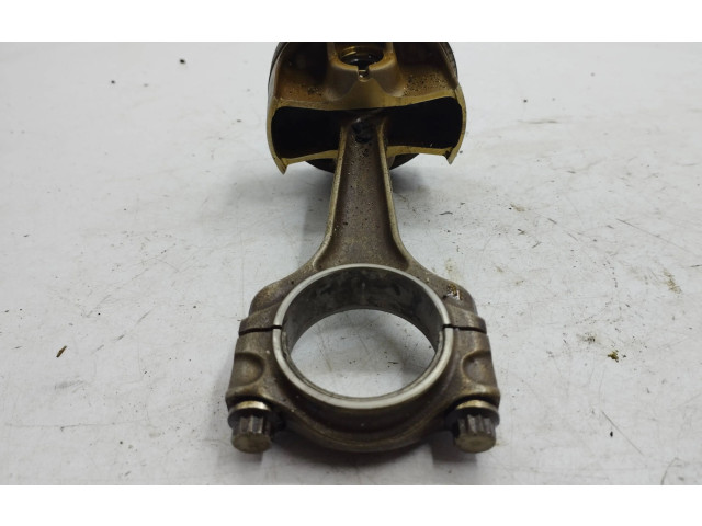 Поршень с шатуном    Maserati Quattroporte  