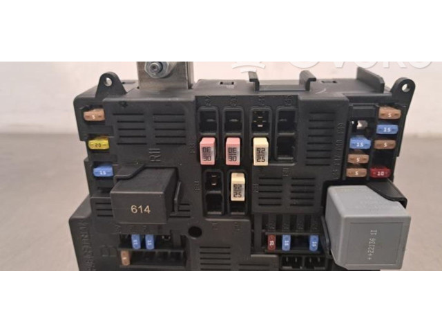 Pojistková skříňka 32322427 Volvo V60 2023